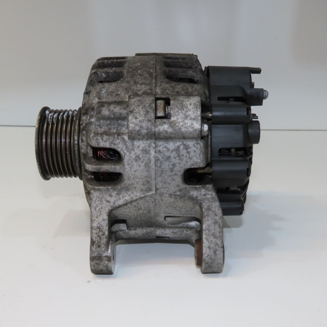 Alternateur occasion  8200718724 3