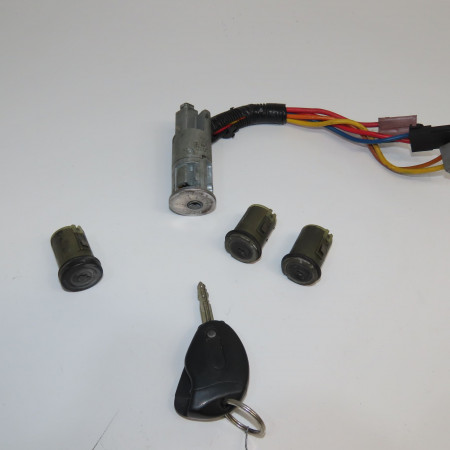 Kit serrures + antivol occasion PEUGEOT 806 4162NZ