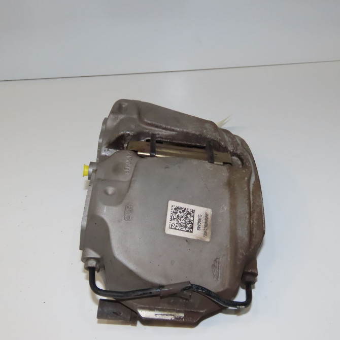 Etrier de frein avant droit occasion  8W0615108D 2