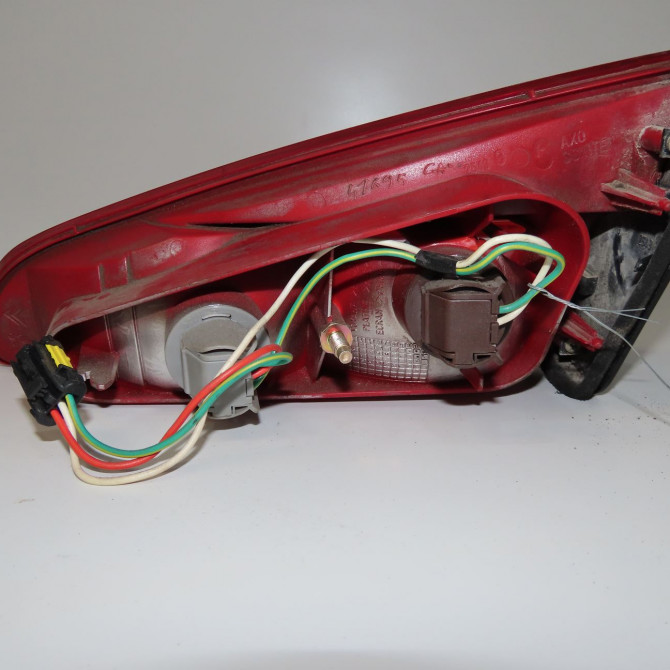 Feu arrière interieur gauche occasion PEUGEOT 607 Phase 1 11-1999->09-2004 3.0i V6 6350N2 2