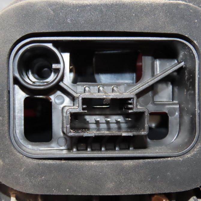 Feu arrière gauche occasion VOLKSWAGEN POLO VI 6C0945095K 3