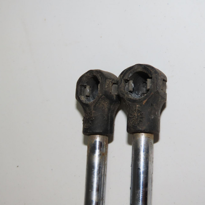 Verin droit hayon occasion RENAULT CLIO II Phase 1 03-1998->06-2001 1.6 7700842256 2