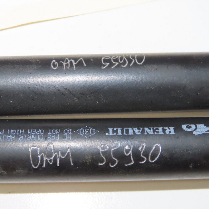 Verin droit hayon occasion RENAULT CLIO II Phase 1 03-1998->06-2001 1.6 7700842256 4