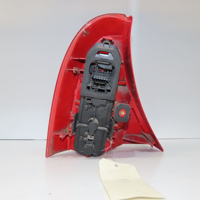 Feu arrière droit occasion RENAULT CLIO II Phase 1 03-1998->06-2001 1.6 8200917487 2