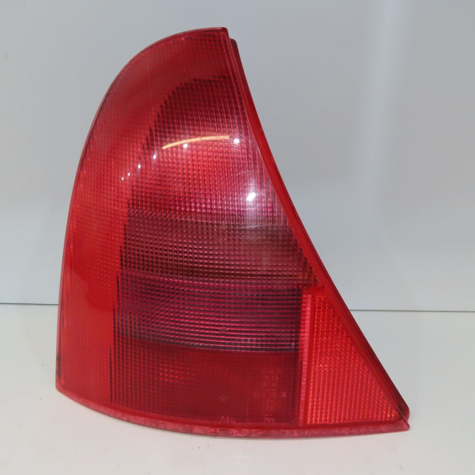 Feu arrière gauche occasion RENAULT CLIO II Phase 1 03-1998->06-2001 1.6 8200917488 1