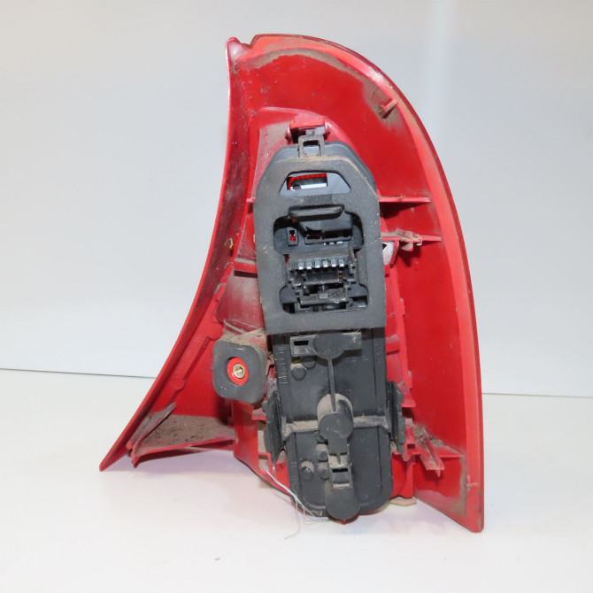 Feu arrière gauche occasion RENAULT CLIO II Phase 1 03-1998->06-2001 1.6 8200917488 2
