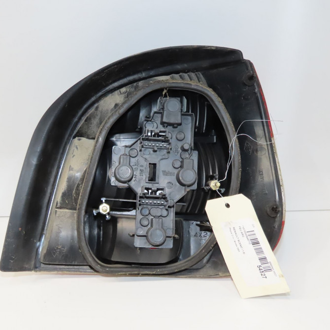 Feu arrière gauche occasion RENAULT SCENIC I Phase 2 08-1999->06-2003 1.6i 107ch 7700428054 2