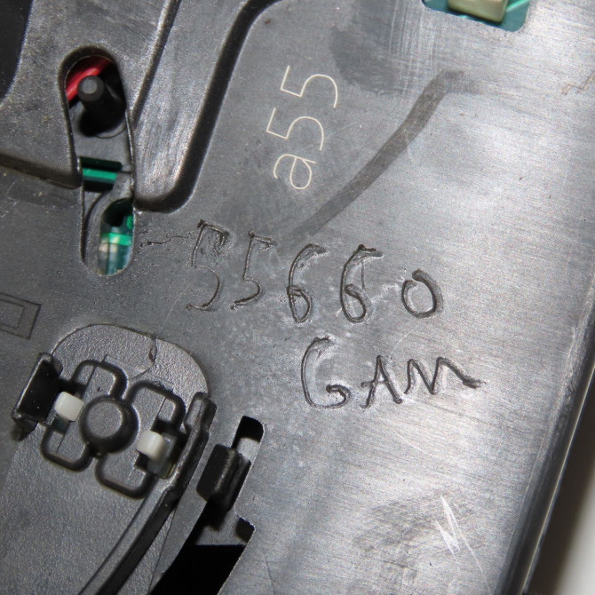 Commande essuie glace occasion RENAULT CLIO III Phase 2 03-2009->12-2014 1.5 DCI 85ch 8201590631 4