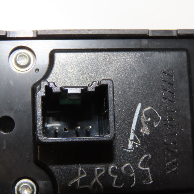 Commande lève-glace porte avant gauche occasion FORD CMAX II Phase 1 09-2010->09-2015 1.6 TDCI 115ch 2033890 3