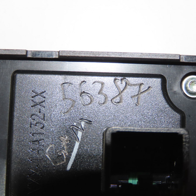 Commande lève-glace porte avant gauche occasion FORD CMAX II Phase 1 09-2010->09-2015 1.6 TDCI 115ch 2033890 4