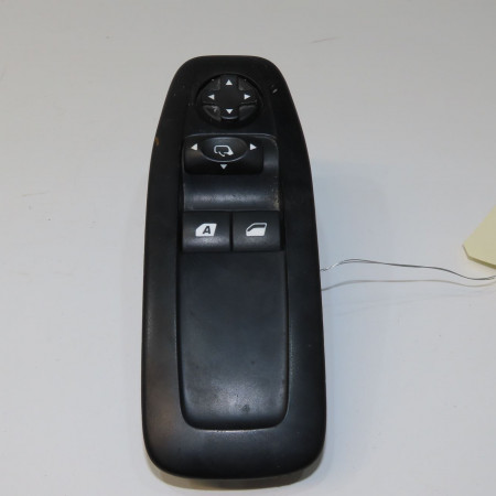 Commande lève-glace porte avant gauche occasion PEUGEOT 208 208 Phase 1 2012-03-01->2015-09-30 1.2 VTI 82ch 96751129ZD