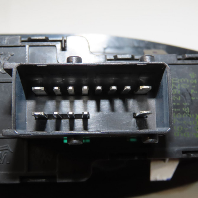 Commande lève-glace porte avant gauche occasion PEUGEOT 208 208 Phase 1 2012-03-01->2015-09-30 1.2 VTI 82ch 96751129ZD 3