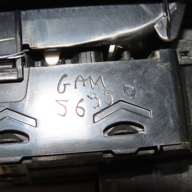 Commande lève-glace porte avant gauche occasion PEUGEOT 208 208 Phase 1 2012-03-01->2015-09-30 1.2 VTI 82ch 96751129ZD 4