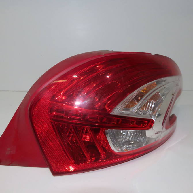 Feu arrière droit occasion PEUGEOT 208 208 Phase 1 2012-03-01->2015-09-30 1.2 VTI 82ch 9672628380 1