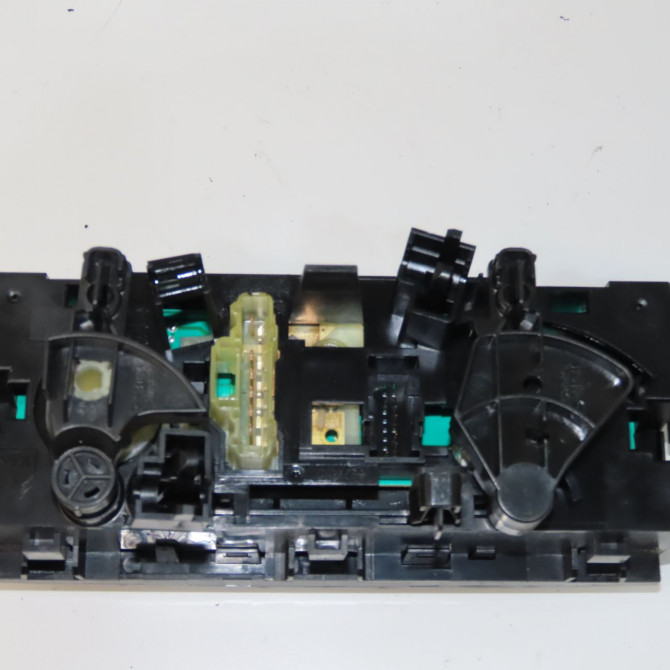 Commande de chauffage occasion PEUGEOT 207 Phase 1 04-2006->06-2013 1.4i 75ch 6452Q6 2