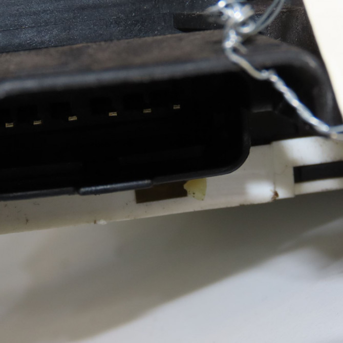 Serrure porte avg occasion PEUGEOT 207 Phase 1 04-2006->06-2013 1.4i 75ch 9135V9 6