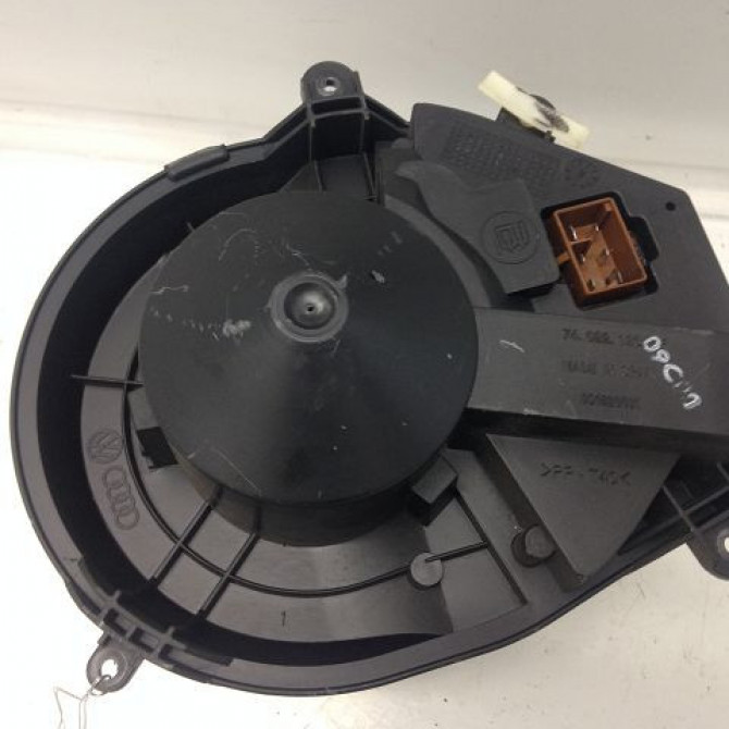 Ventilateur de chauffage occasion AUDI A4 I Phase 1 02-1995->02-1999 8D1820021B 2