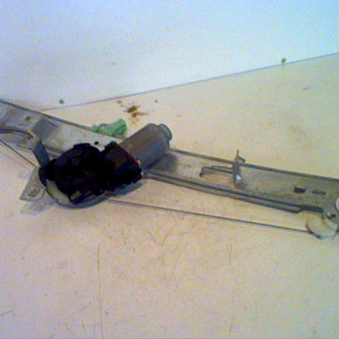Mecanisme + moteur lève-glace avant droit occasion RENAULT SCENIC II Phase 1 03-2004->09-2006 1.5 DCI 100ch 8200646840 2