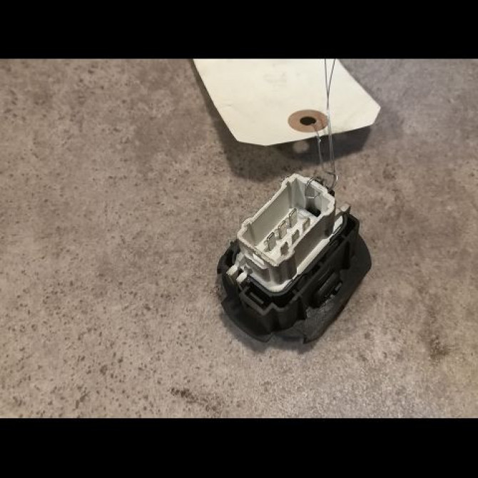 Commande leve-glace porte arrière gauche occasion RENAULT VELSATIS Phase 1 01-2002->04-2005 2.2 DCI 150ch 8200114209 2