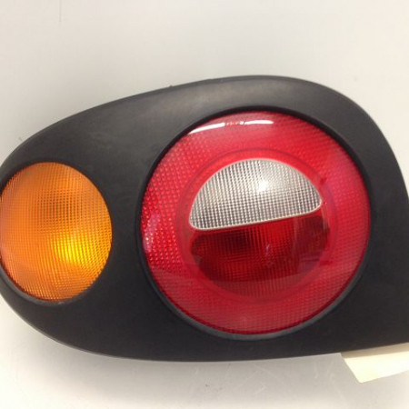Feu arrière gauche occasion RENAULT MEGANE I Phase 1 11-1995->03-1999 1.6 7701040608
