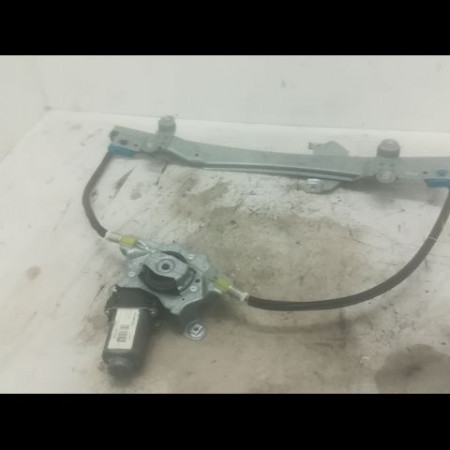 Mecanisme + moteur lève-glace avant droit occasion RENAULT TWINGO II Phase 1 06-2007->11-2011 1.2i 16v 75ch 8200384741