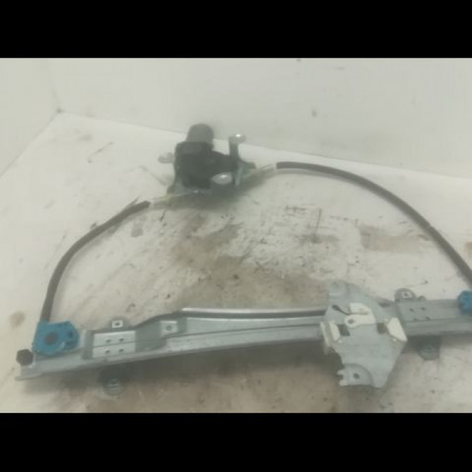 Mecanisme + moteur lève-glace avant droit occasion RENAULT TWINGO II Phase 1 06-2007->11-2011 1.2i 16v 75ch 8200384741 2