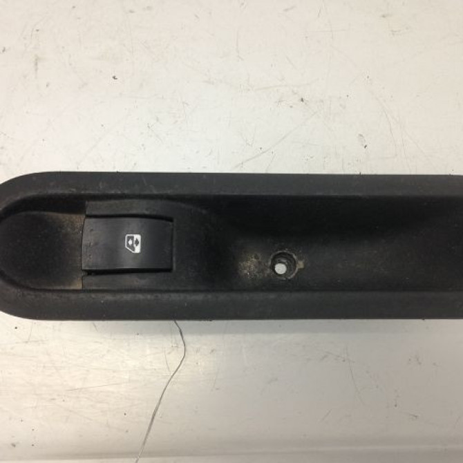 Commande leve-glace porte arrière gauche occasion RENAULT MEGANE I Phase 1 11-1995->03-1999 1.6i 8200315029 1