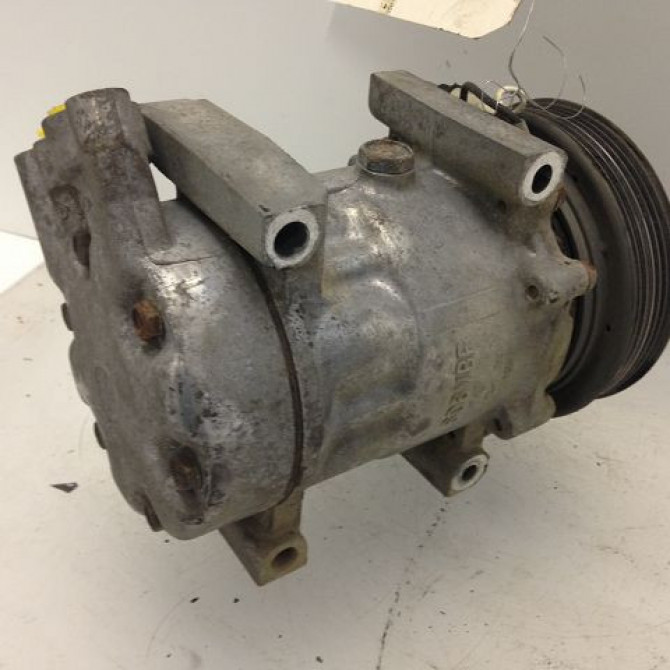 Compresseur air conditionne occasion RENAULT CLIO II Phase 1 03-1998->06-2001 1.2 8200509067 3