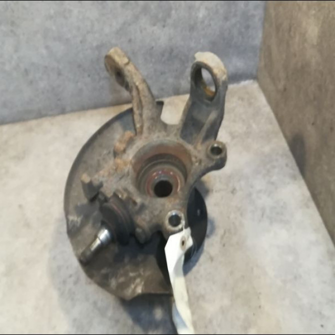 Moyeu avg occasion VOLKSWAGEN TRANSPORTER IV Phase 1 09-1990->03-1996 1.9 D 701498625 2