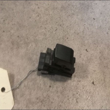 Commande lève-glace porte avant droite occasion SUZUKI SWIFT III Phase 1 03-2005->09-2011 1.3i 90ch