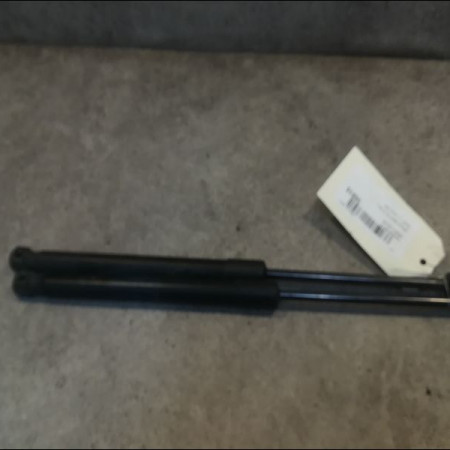 Verin droit hayon occasion SUZUKI SWIFT III Phase 1 03-2005->09-2011 1.3i 90ch