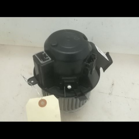 Ventilateur de chauffage occasion RENAULT TWINGO III Phase 1 06-2014->... 0.9 TCE 12v 90ch 272102302R