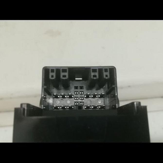 Commande lève-glace porte avant gauche occasion SUZUKI SWIFT IV Phase 1 09-2010->... 1.2 VVT 94ch 3799068L60 3