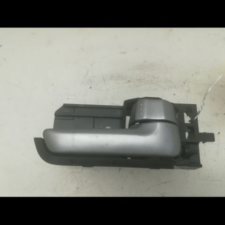 Poignee int porte avd occasion SUZUKI SWIFT III Phase 1 03-2005->09-2011 1.3i 90ch 8311062J10BWL