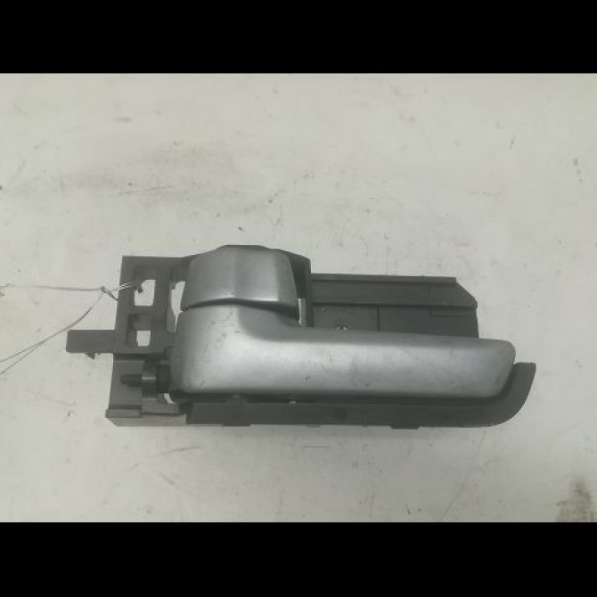 Poignee int porte avg occasion SUZUKI SWIFT III Phase 1 03-2005->09-2011 1.3i 90ch 8313062J10BWL 1