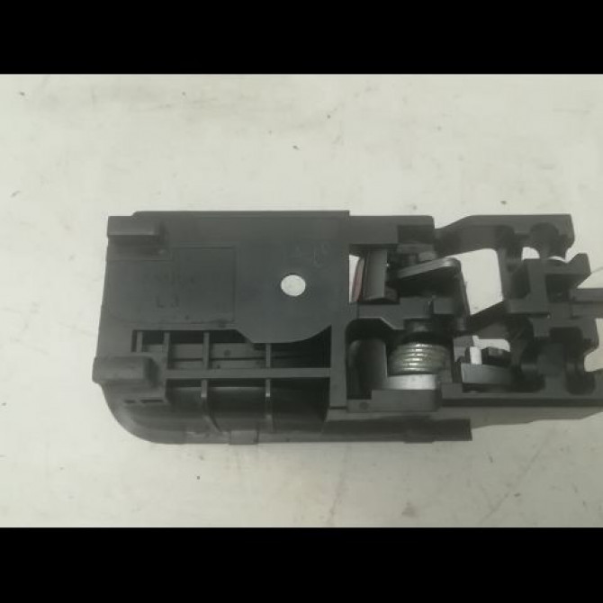 Poignee int porte avg occasion SUZUKI SWIFT III Phase 1 03-2005->09-2011 1.3i 90ch 8313062J10BWL 2