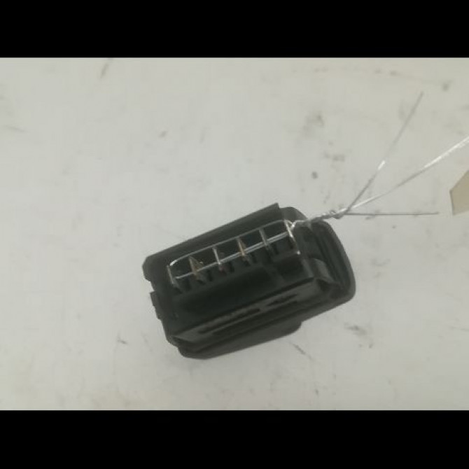 Commande lève-glace porte avant droite occasion RENAULT CLIO II Phase 1 03-1998->06-2001 1.9 D 8v 55ch 7700410151 2