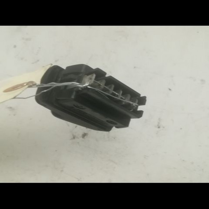 Commande lève-glace porte avant gauche occasion RENAULT CLIO II Phase 1 03-1998->06-2001 1.9 D 8v 55ch 7700410151 2