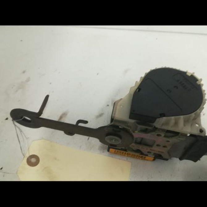 Ceinture avant gauche occasion RENAULT CLIO II Phase 2 06-2001->07-2006 1.4 16v 8200081638 3