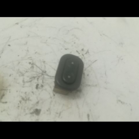 Commande lève-glace porte avant droite occasion FIAT PUNTO I Phase 1 11-1993->10-1999 TD 60ch 716645060