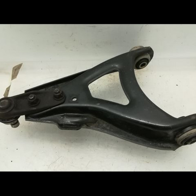 Triangle inf avd occasion RENAULT MEGANE I Phase 1 11-1995->03-1999 1.4 8200737135 2