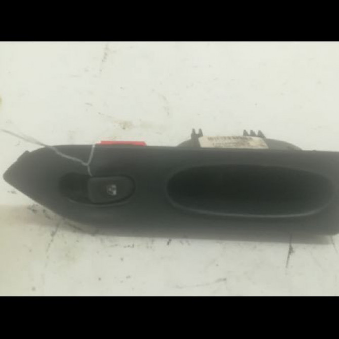Commande leve-glace porte arrière droite occasion RENAULT LAGUNA I Phase 1 01-1994->04-1998 7700417485 1