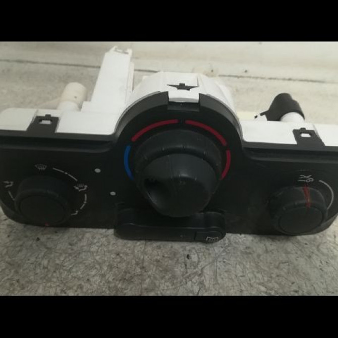 Commande de chauffage occasion RENAULT CLIO III Phase 1 09-2005->03-2009 1.2i 16v 75ch 7701070472 1