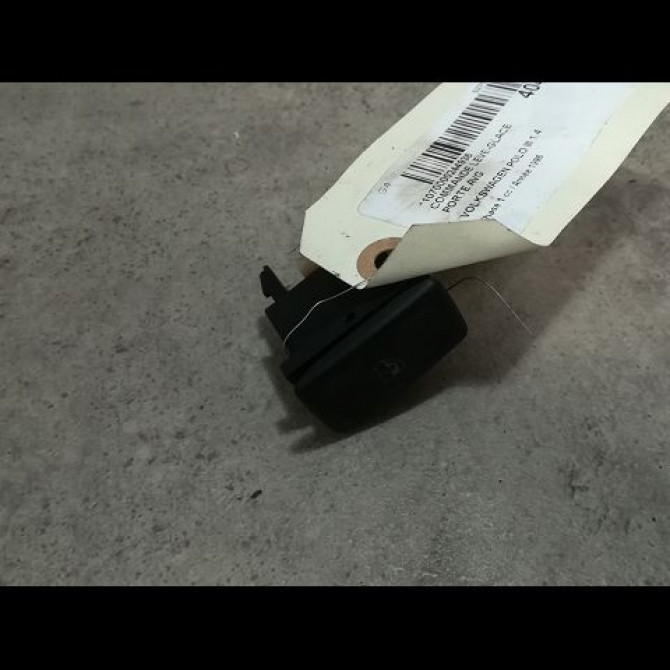 Commande lève-glace porte avant gauche occasion VOLKSWAGEN POLO III Phase 1 10-1994->11-1999 1.4 1