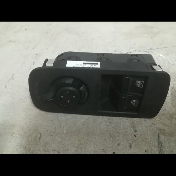 Commande lève-glace porte avant gauche occasion ALFA ROMEO MI.TO MI.TO Phase 1 2008-09-01->2016-12-31 1.3 JTDM 85ch 156085170 1