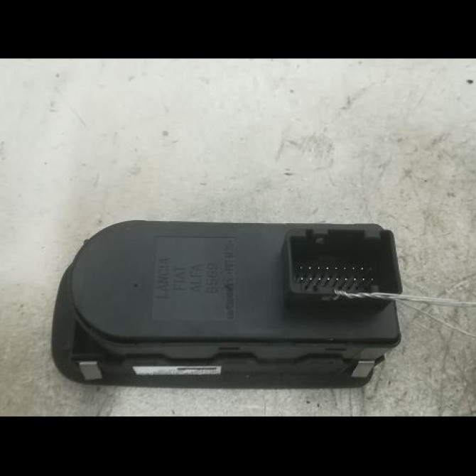 Commande lève-glace porte avant gauche occasion ALFA ROMEO MI.TO MI.TO Phase 1 2008-09-01->2016-12-31 1.3 JTDM 85ch 156085170 2