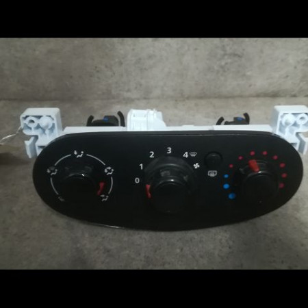 Commande de chauffage occasion DACIA SANDERO II Phase 1 10-2012->... 1.0i 75ch 275101406R