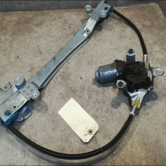 Mecanisme+moteur leve-glace avg occasion RENAULT TWINGO II Phase 1 06-2007->11-2011 1.2i 16v 75ch 8200384743 1