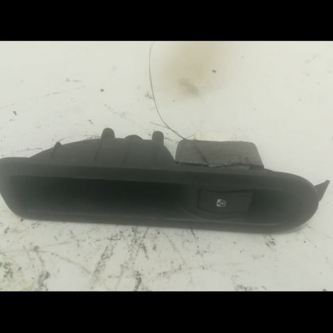 Commande leve-glace porte arrière gauche occasion RENAULT MEGANE II Phase 1 BREAK 09-2003->12-2005 1.9 DCI 120ch 1