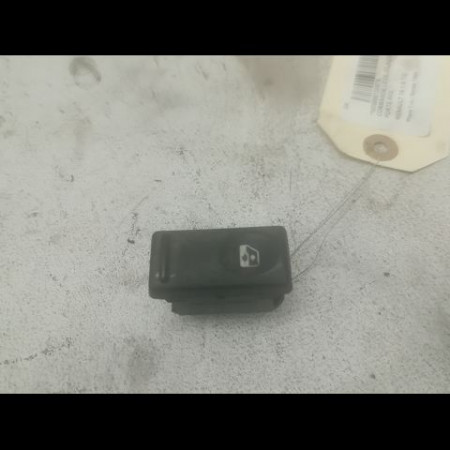 Commande lève-glace porte avant gauche occasion RENAULT 19 Phase 1 07-1989->04-1992 1.9 TD